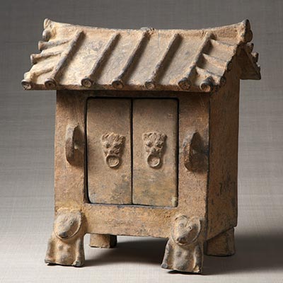 <i>Zushi</i> shaped burial ware<br /><span>. Han Dynasty. 50.0×33.0cm.</span>