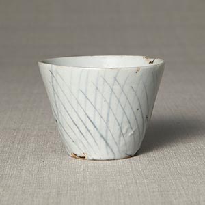 Cup for <i>soba</i> noodle<br /><span>Imari. Edo period, 17th century. 5.6×7.5cm.</span>