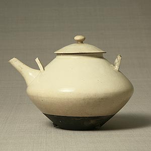 Pot, <i>shirosatuma</i><br /><span>Naeshirogawa. Edo period, 19th century. 20.0×22.2cm.</span>
