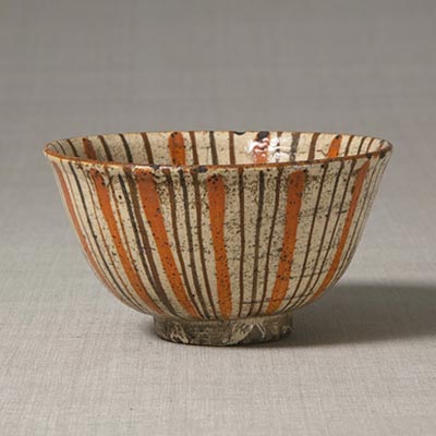 Rice bowl, striped design called <i>mugiwara-de</i><br /><span>Seto. Edo period, 19th century. 6.7×12.5cm.</span>