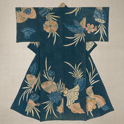 Kimono-shaped coverlet with design of shells<br /><span>cotton, <i>tsutsugaki</i> (resist-dyeing technique). Boushu, south part of Chiba prefecture. Edo to Meiji period, 19th century. 161.0×127.6cm.</span>
