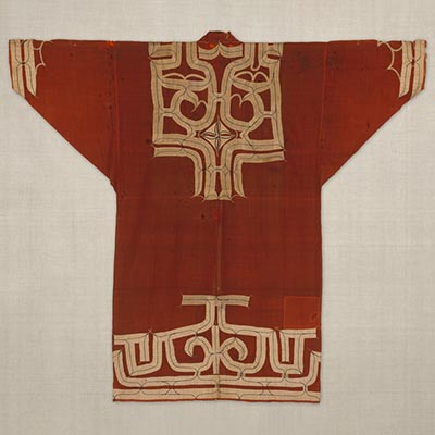 Garment with applique and embroidery<br /><span>Hokkaido Ainu. muslin, cotton. 19th century. 126.5×143.0cm.</span>