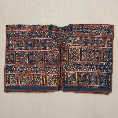 Ceremonial sleeveless jacket<br /><span>Pinpu tribe. ramie, cotton, sekkoku (orchid). 19th century. 34.5×54.0cm.</span>