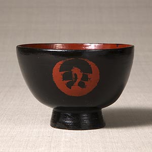 Bowl with crane design in lacquer painting<br /><span>Jobouji. Edo period, 18th century. 9.1×13.8cm.</span>