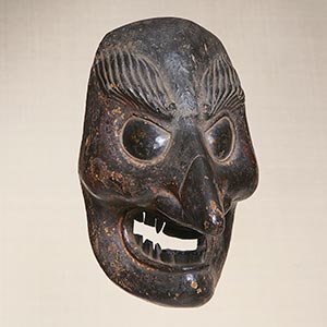 Votive mask dedicated to shrine<br /><span>Sado. Muromachi period, 15th century. 27.3×17.3cm.</span>