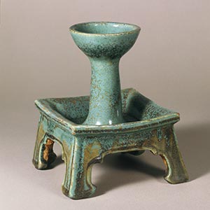 Ritual <i>sake</i> cup stand, copper green glaze<br /><span>Tsuboya. Ryukyu Kingdom period, 19th century. 19.5×15.0×15.0cm.</span>