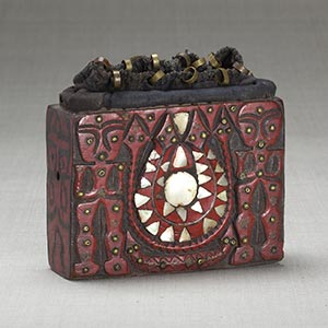 Box for prayer<br /><span>Paiwan tribe. wood, shells. . 9.6×12.0×4.0cm.</span>